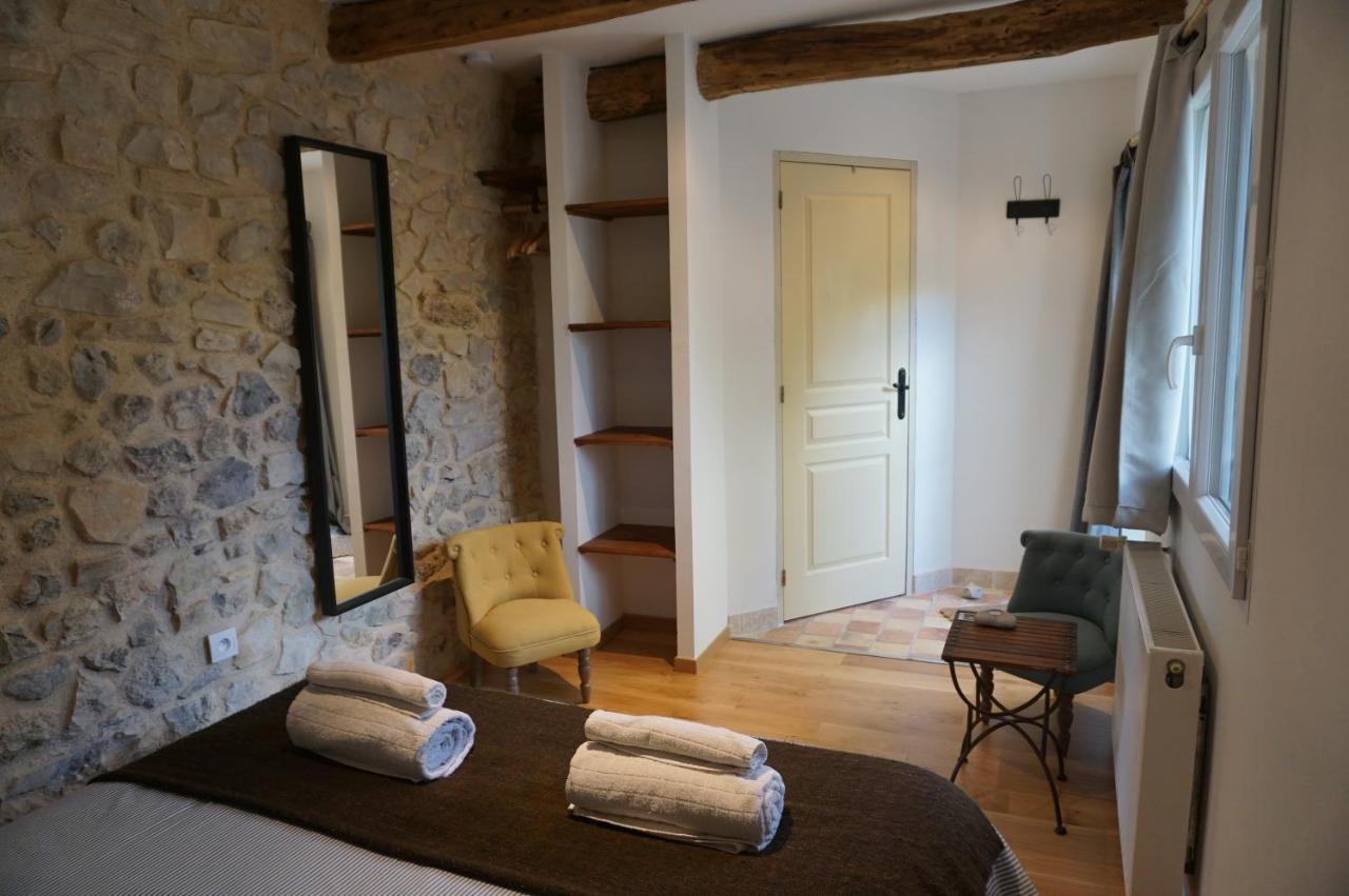 Malia - Chambres D'Hotes & Gite Barret-de-Lioure エクステリア 写真