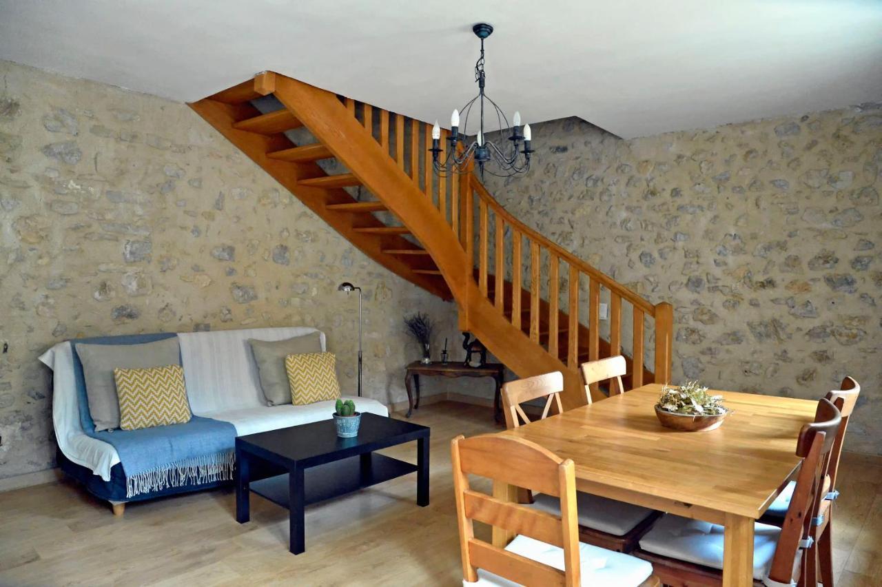 Malia - Chambres D'Hotes & Gite Barret-de-Lioure エクステリア 写真